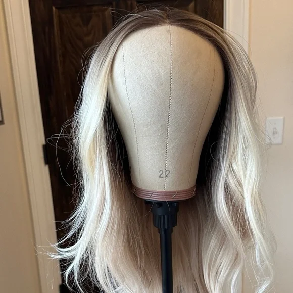 Chelsey Smith Crowns Rooted Blonde T part wig (Angie?) - Picture 2 of 8